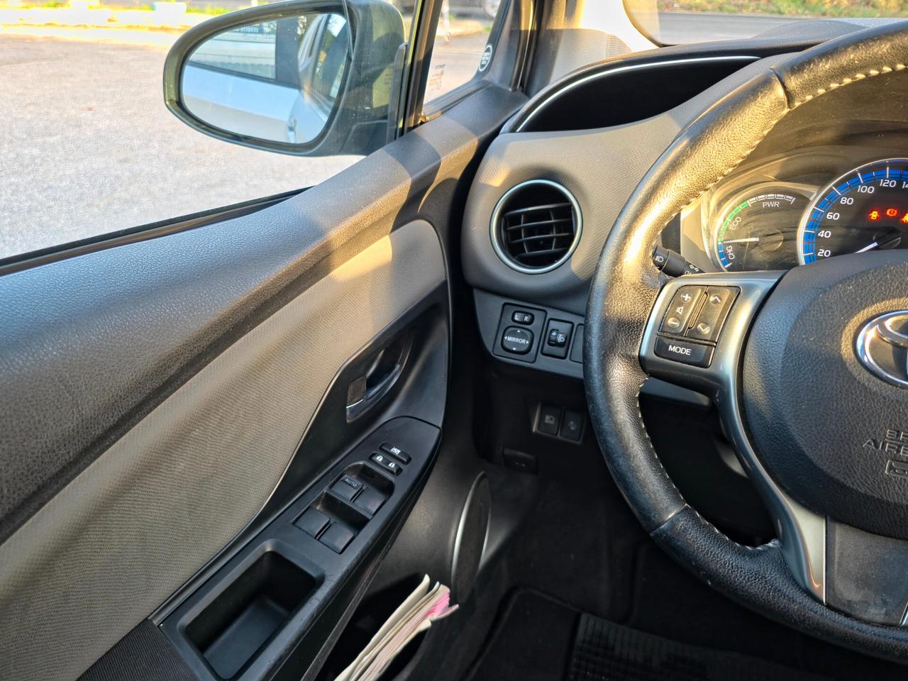Toyota Yaris 1.5 Hybrid 5 porte Active E6B Automatica NEO 2016