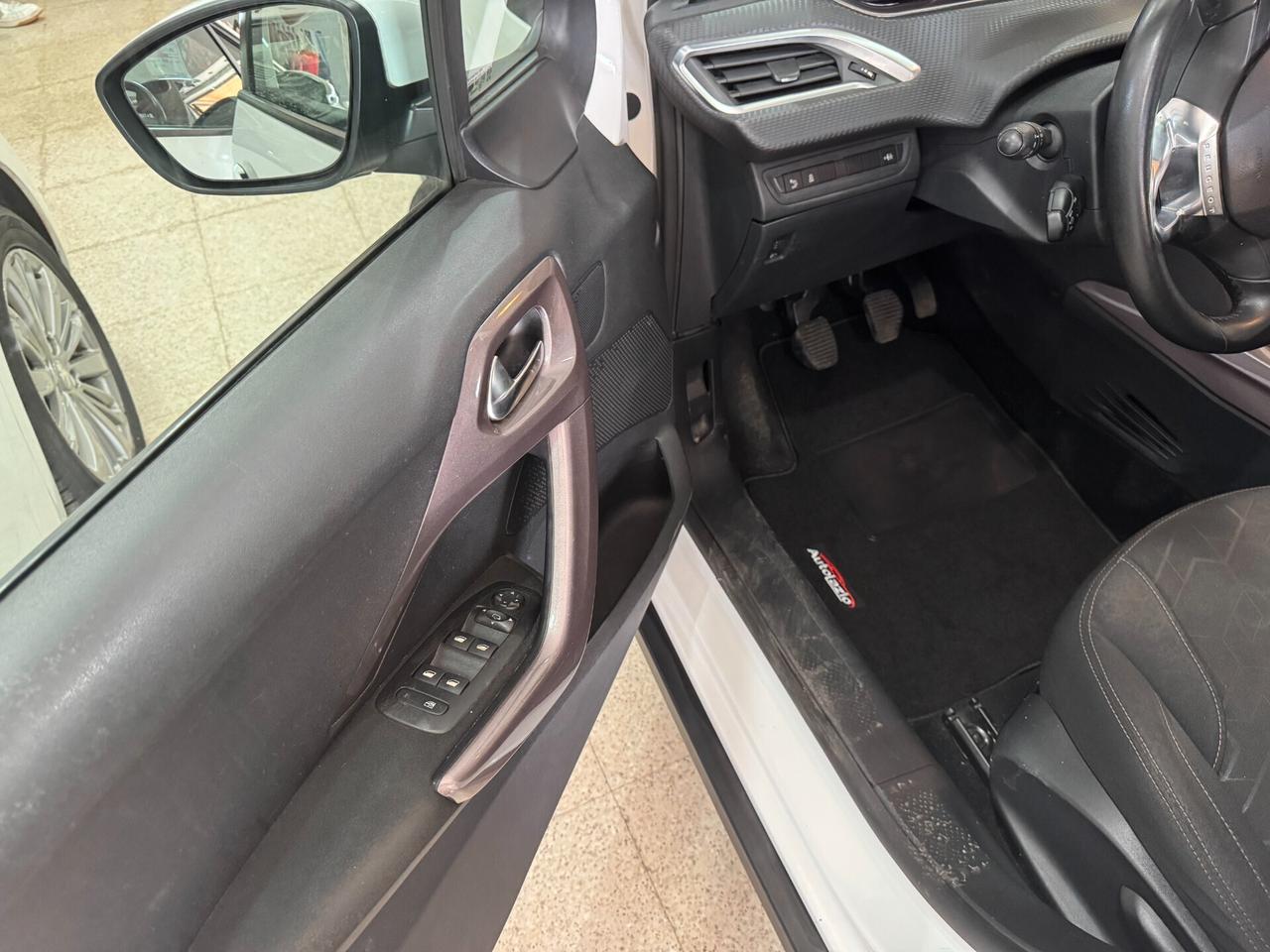 Peugeot 2008 PureTech 82 cv. Allure NAVIGAT.-OK NEOPATENTATI