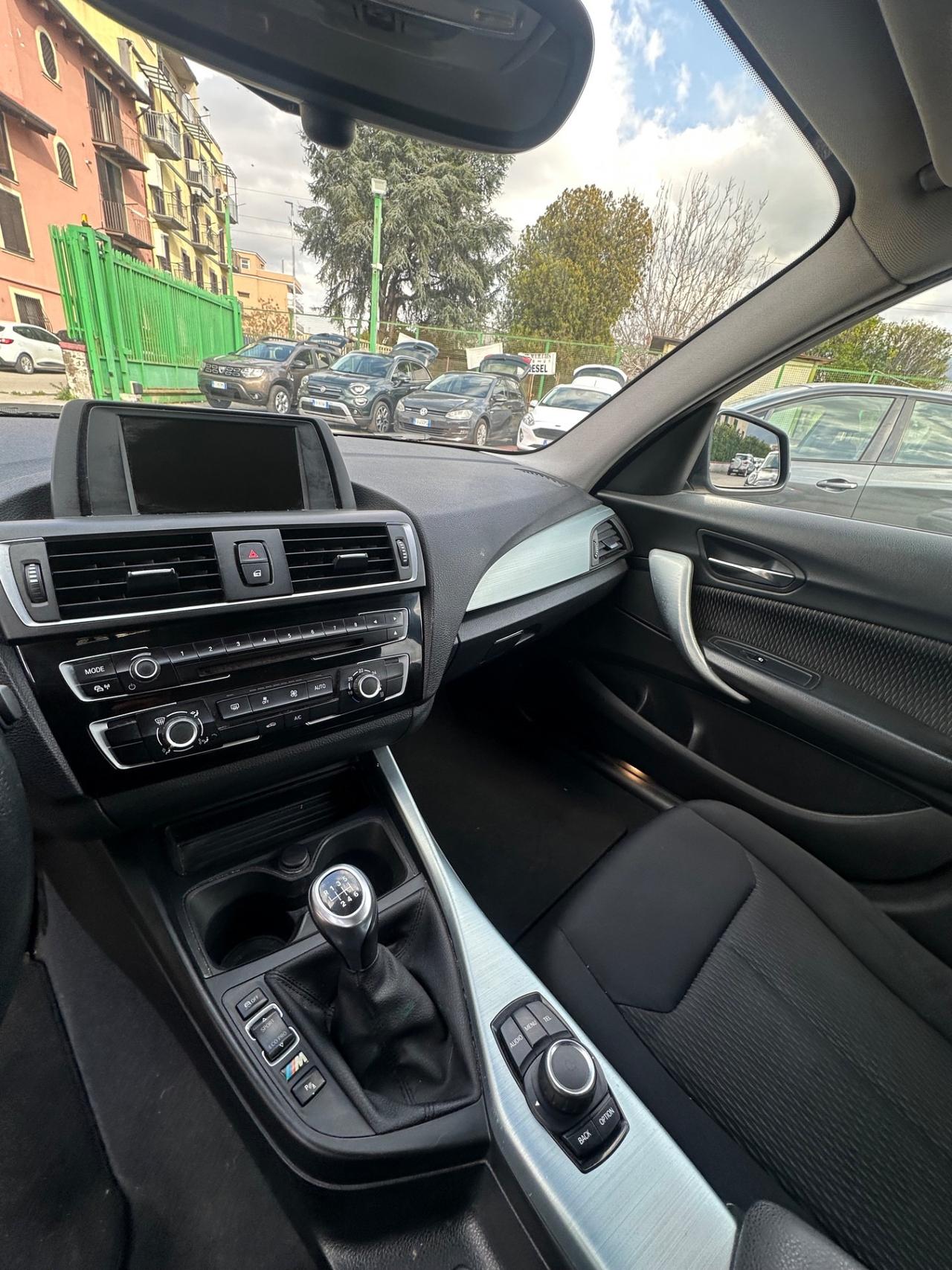 Bmw 116 116d 5p. Urban