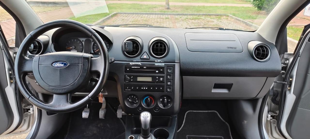 Ford Fiesta 1.4 16V 5p. Ghia