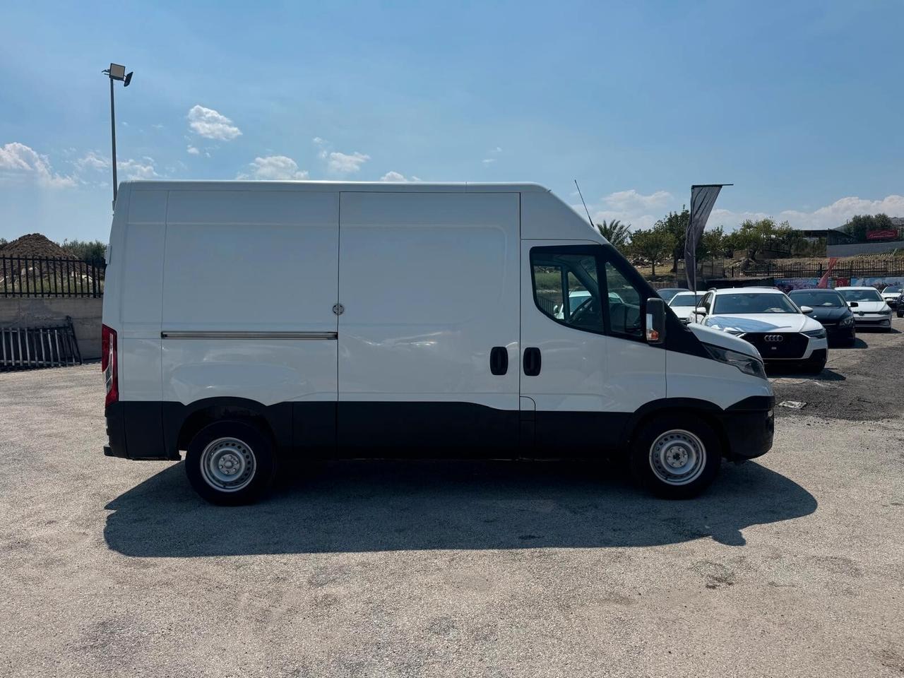 Iveco Daily 2.3 126cv passo lungo