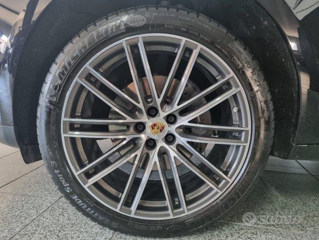 PORSCHE Macan 2.0