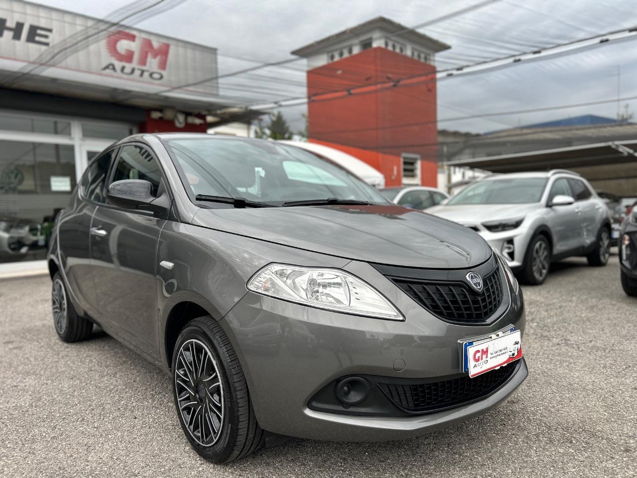 Lancia Ypsilon 1.0 firefly hybrid Silver Plus s&s 70cv