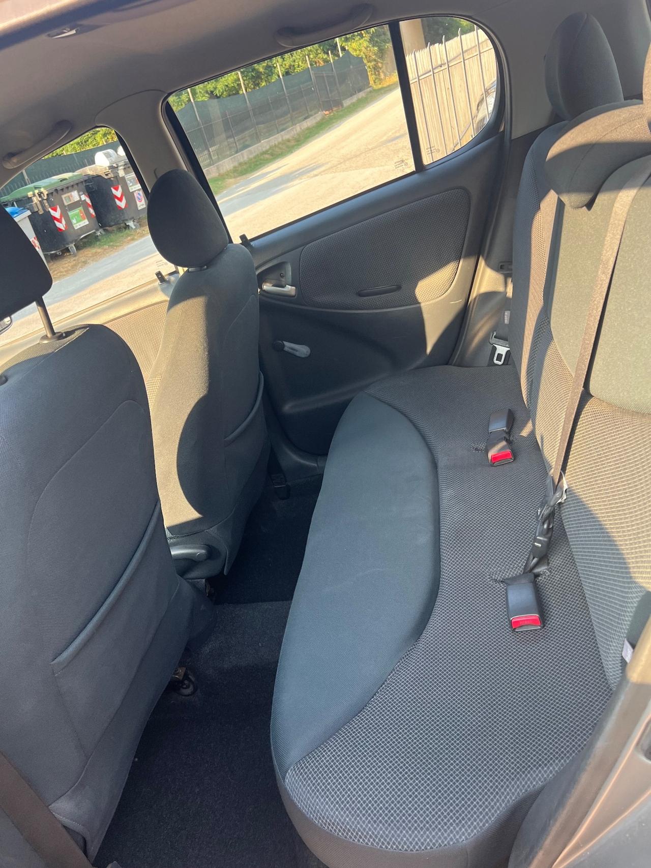 Toyota Yaris 1.0 5 porte