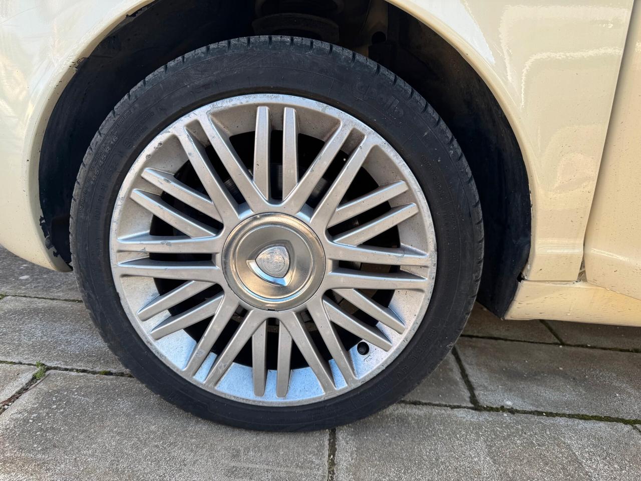 LANCIA YPSILON 1.3 MJ 70 CV. PLATINO TETTO+CERCHI