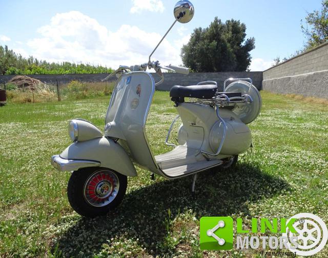 PIAGGIO Vespa 125 faro basso Restaurata (targa oro)