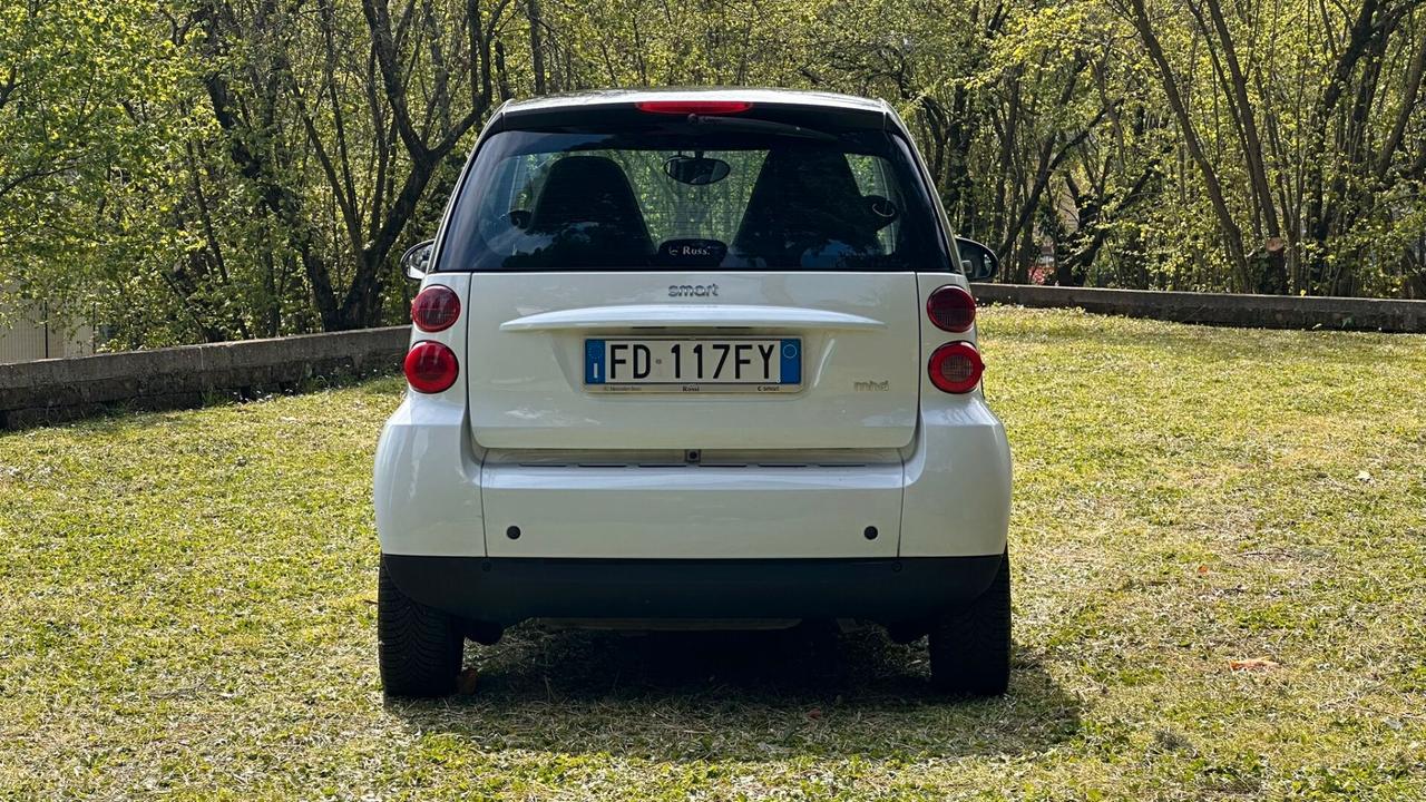 Smart ForTwo 1000 45 kW MHD coupé pure 2011 LEGGI TESTO