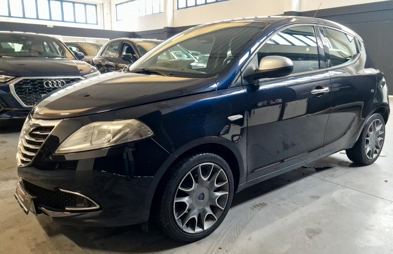 Lancia Ypsilon 0.9 TwinAir 85 CV 5 porte S&S Platinum
