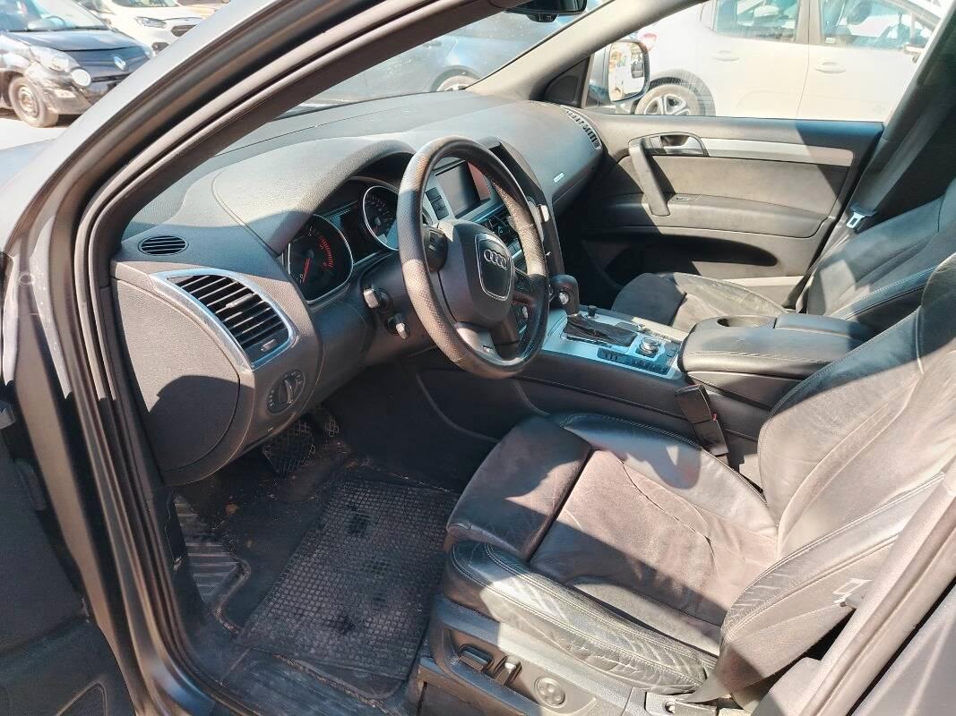 Audi Q7 3.0 V6 tdi quattro tiptronic