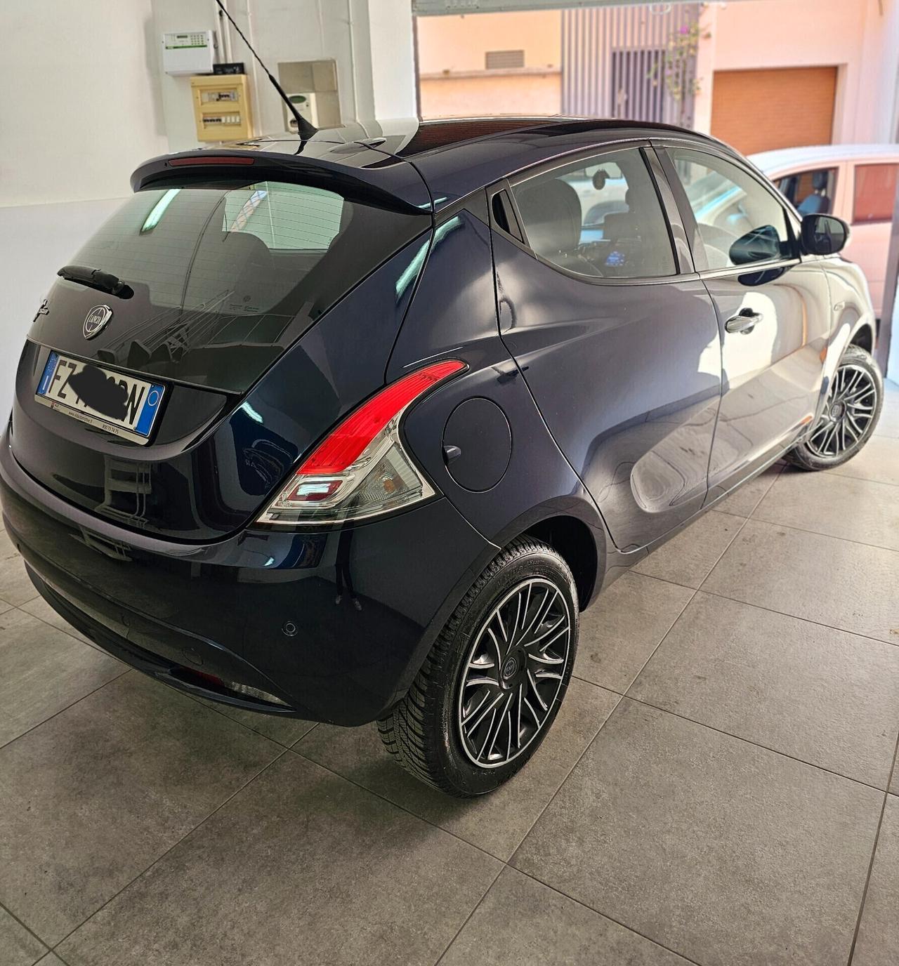 Lancia Ypsilon 1.2 69 CV 5 porte S&S Gold