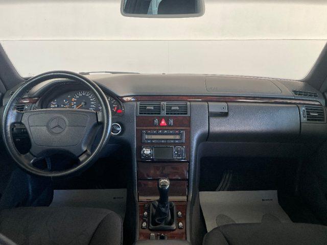 MERCEDES-BENZ E 200 Elegance soli 56000km