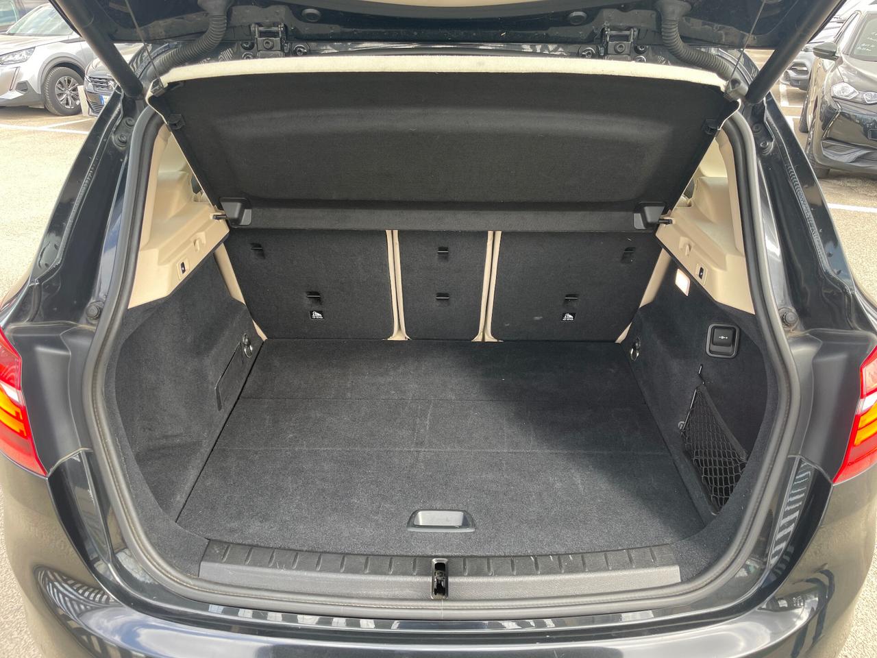 Bmw 218d Active Tourer Luxury auto-NAVI-RETRO-PELLE