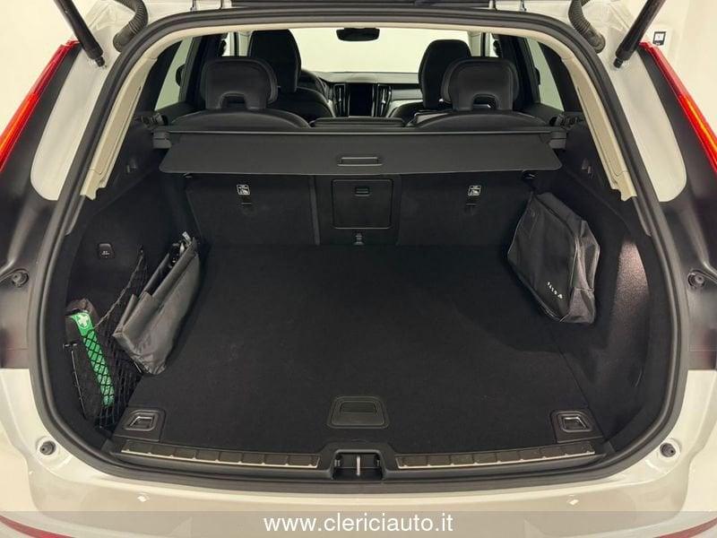 Volvo XC60 B4 (d) automatico Plus Dark - KM0