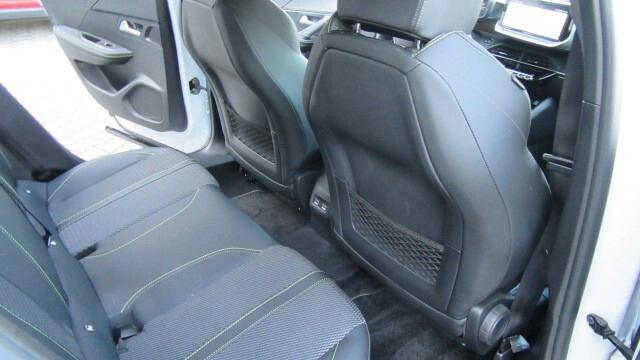 Peugeot 2008 PureTech 130 S&S EAT8 GT