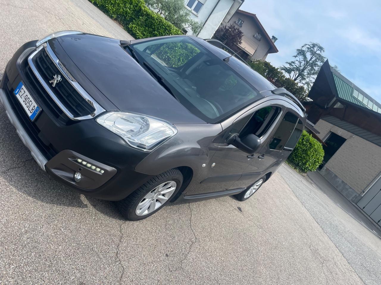 Peugeot Partner Tepee BlueHDi 100 Outdoor