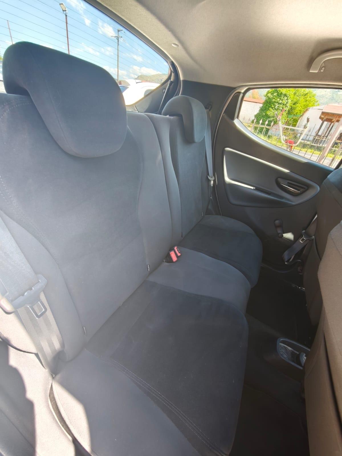 Lancia Ypsilon 0.9 TwinAir 85 CV cambio automatico km 58 mila