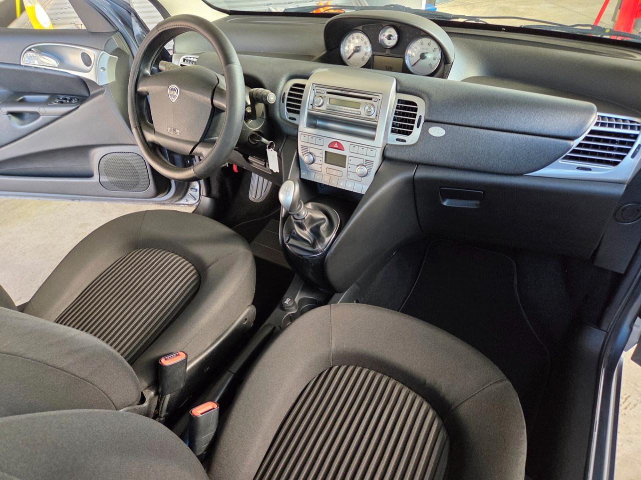 Lancia Ypsilon 1.2 Benz. 5 posti, frizione nuova, cinghia distribuzione già sostituita! Garanzia!