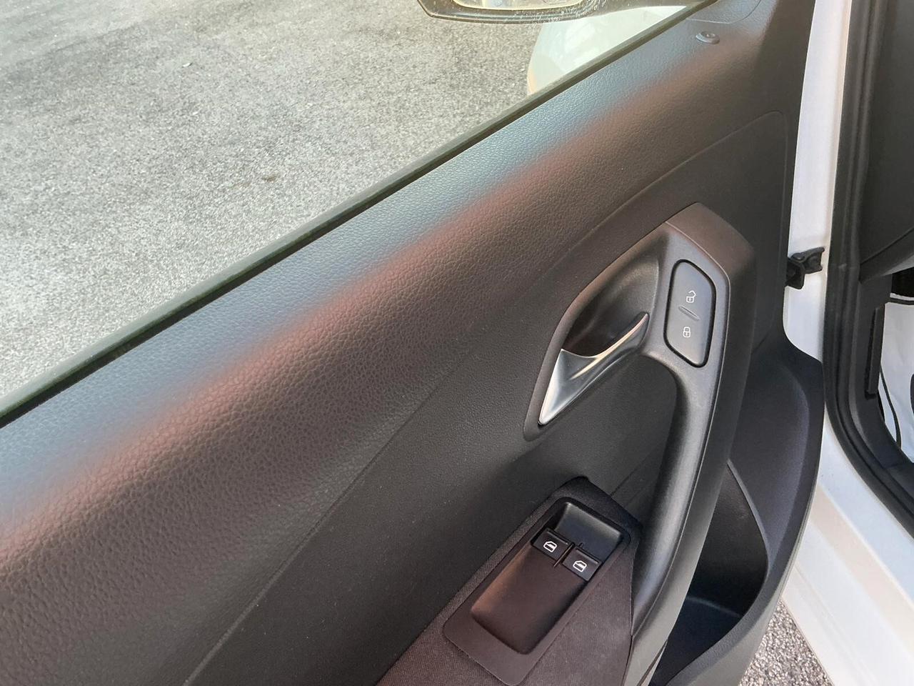 Volkswagen Polo 1.2 benzina Neopatentati