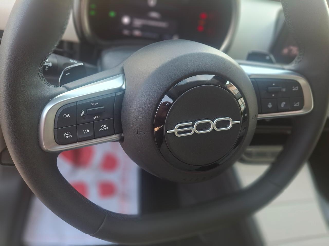 Fiat 600 Hybrid, La Prima