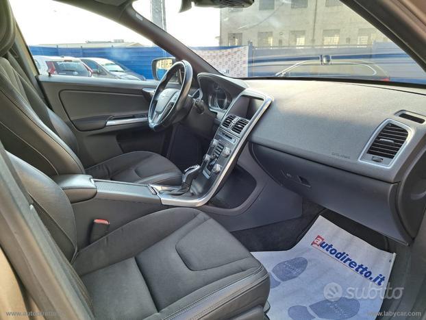 VOLVO XC60 D4 Geartronic R-design Momentum