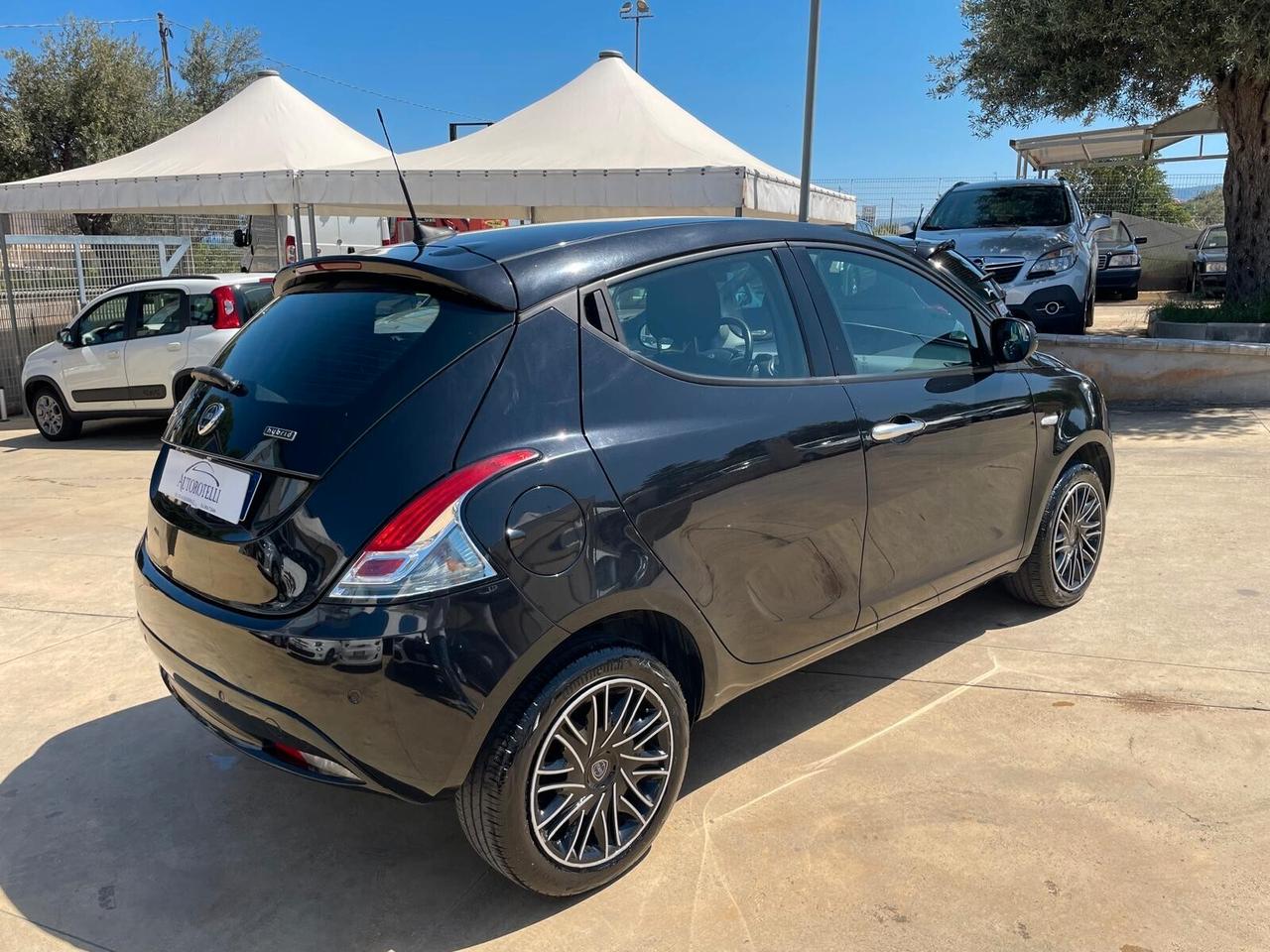 Lancia Ypsilon 1.0 FireFly S&S Hybrid Gold