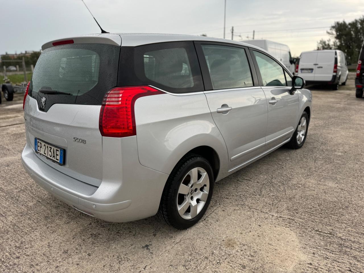 Peugeot 5008 1.6 HDi 112CV Business 7 posti