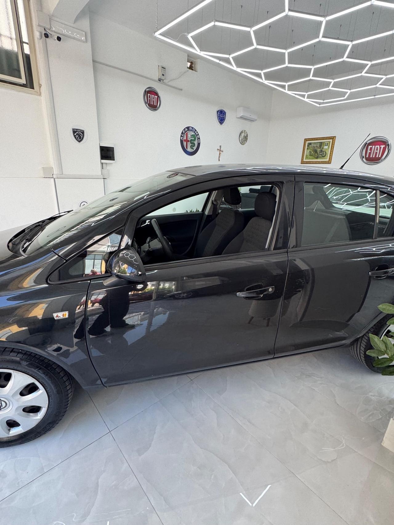 Opel Corsa 1.2 5 porte Sport