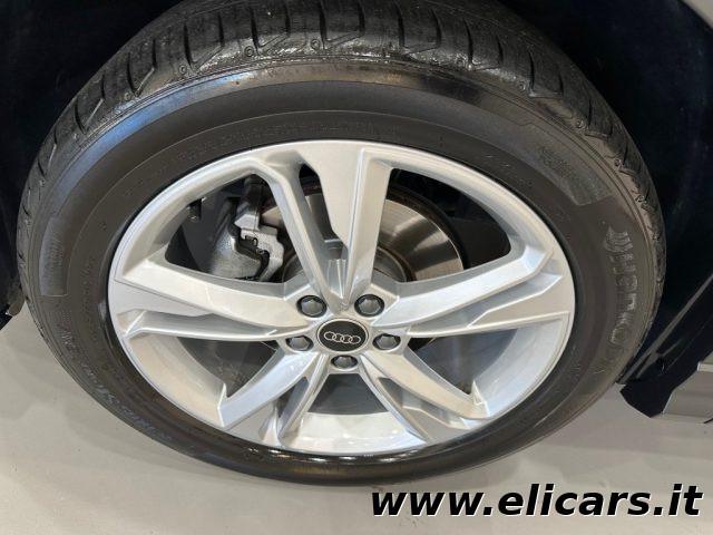 AUDI Q3 35 TDI S tronic Identity Black