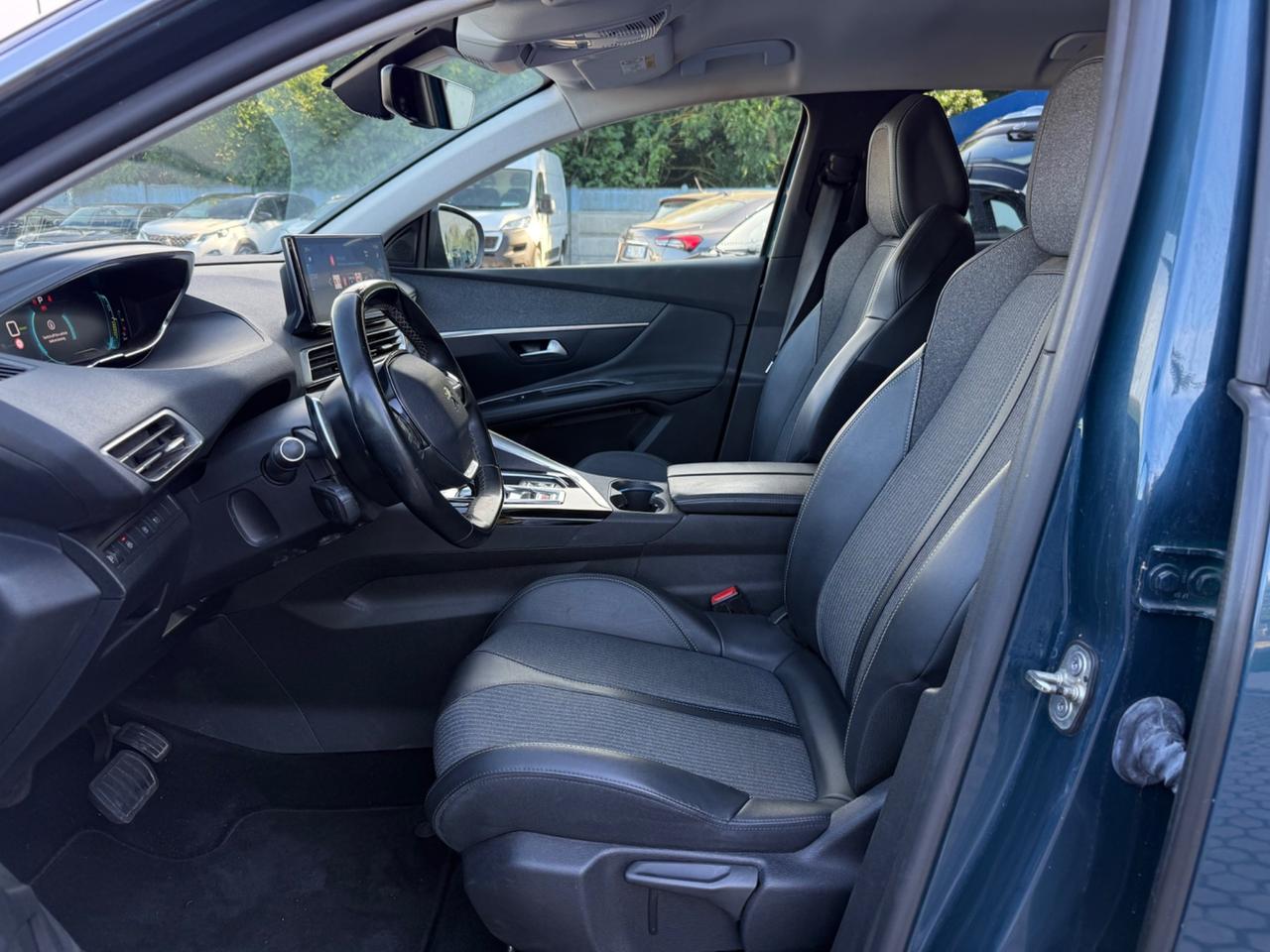 Peugeot 3008 Hybrid 225 e-EAT8 Allure