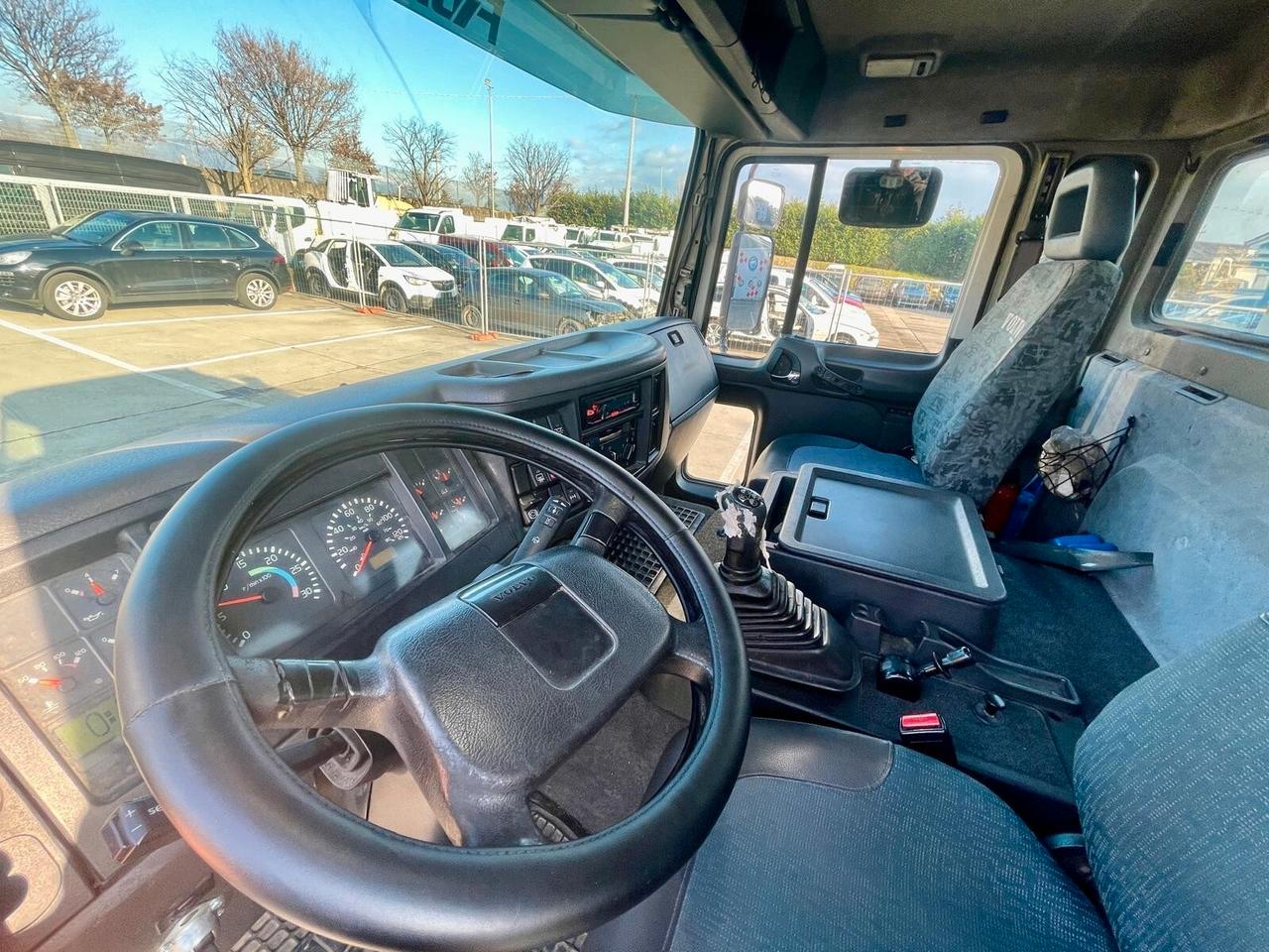 Volvo FL6-250 - CISTERNA TRASPORTO CARBURANTE CON POMPA CONTALITRI