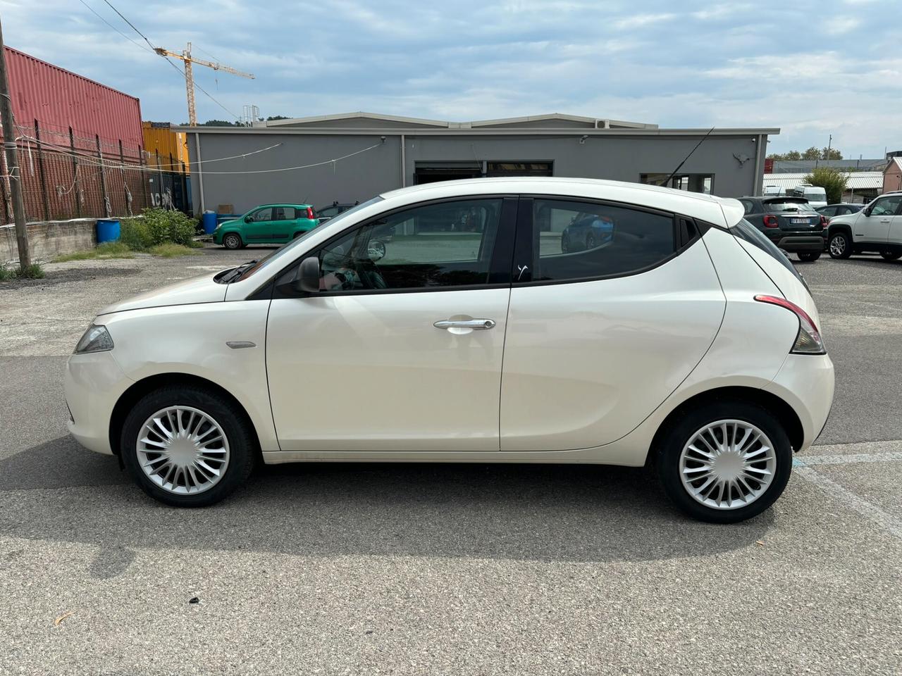 Lancia Ypsilon 1.2 69 CV 5 porte S&S Gold OK NEOPATENTATI