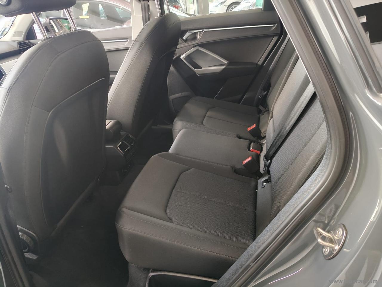 AUDI Q3 40 TDI quattro S tr. Business Adv.