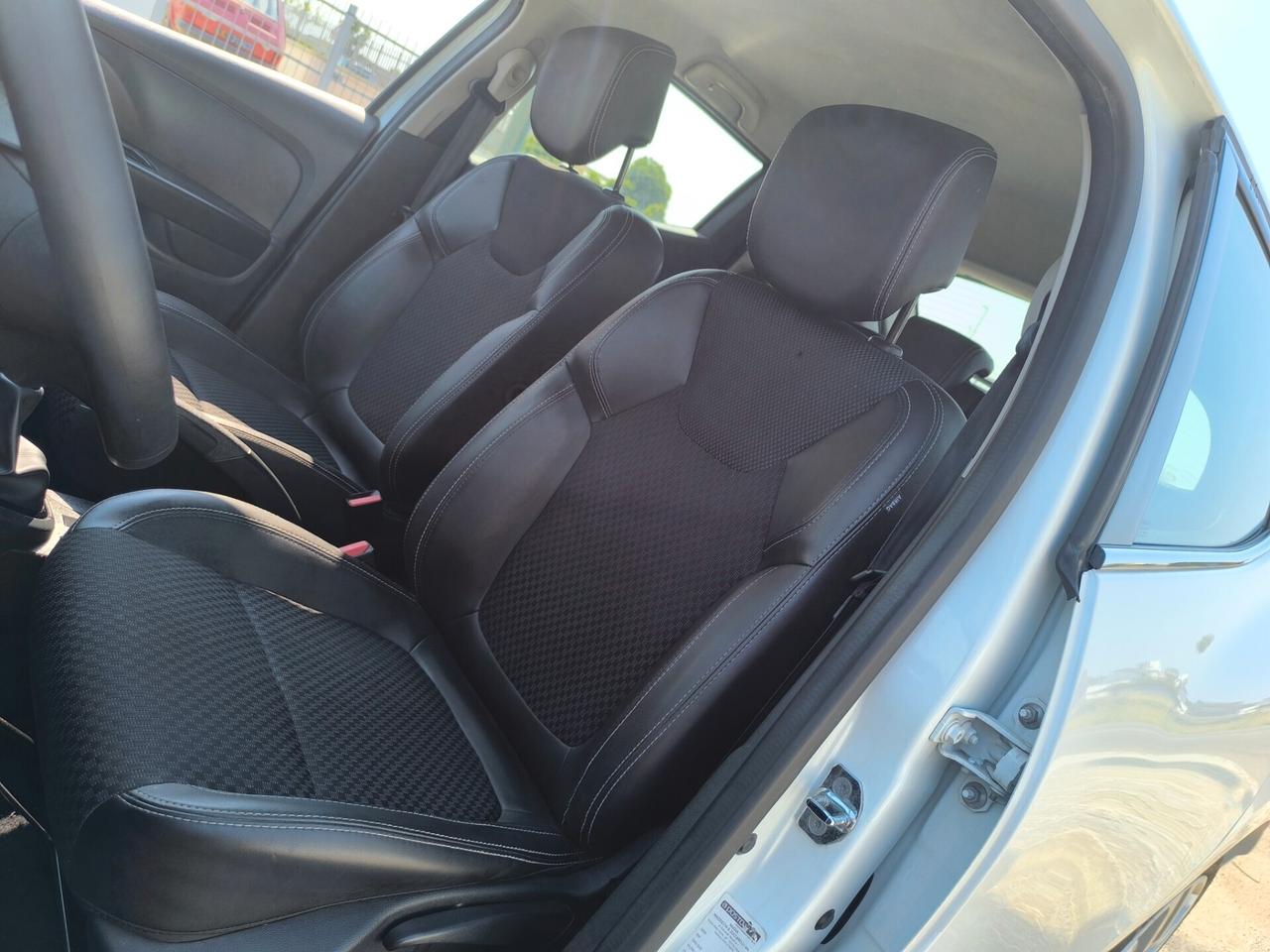 RENAULT CLIO MOSCHINO 1.5 HDI 75cv LED/NAVI/SES.POST/RETROCA