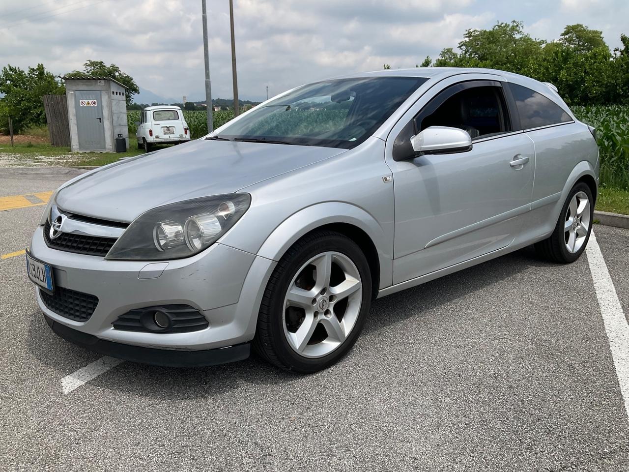 Opel Astra GTC 1.7 CDTI 101CV 3 porte Cosmo