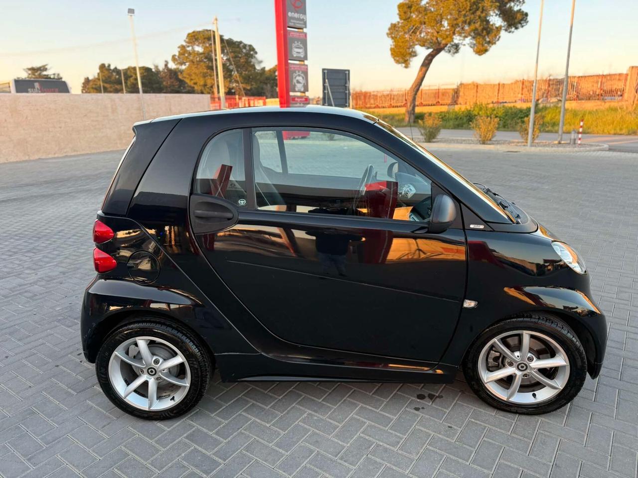 Smart ForTwo 1000 52 kW coupé passion/LED/NAVI/PELLE/BELLA