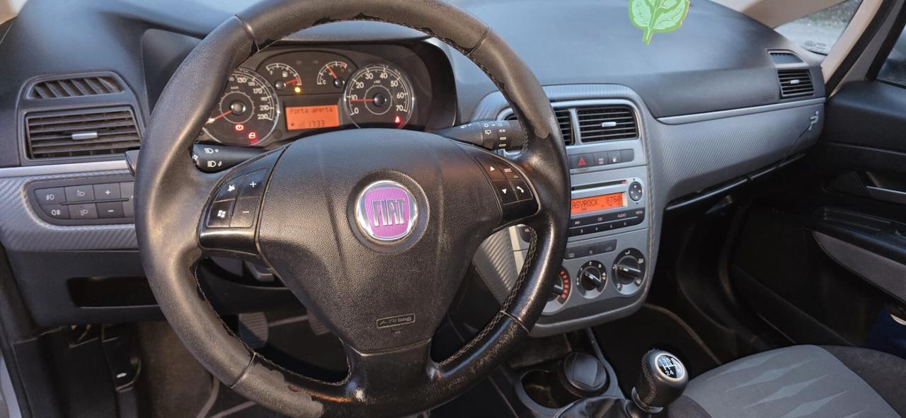 Fiat Grande Punto 1.4 5 porte Dynamic metano valido