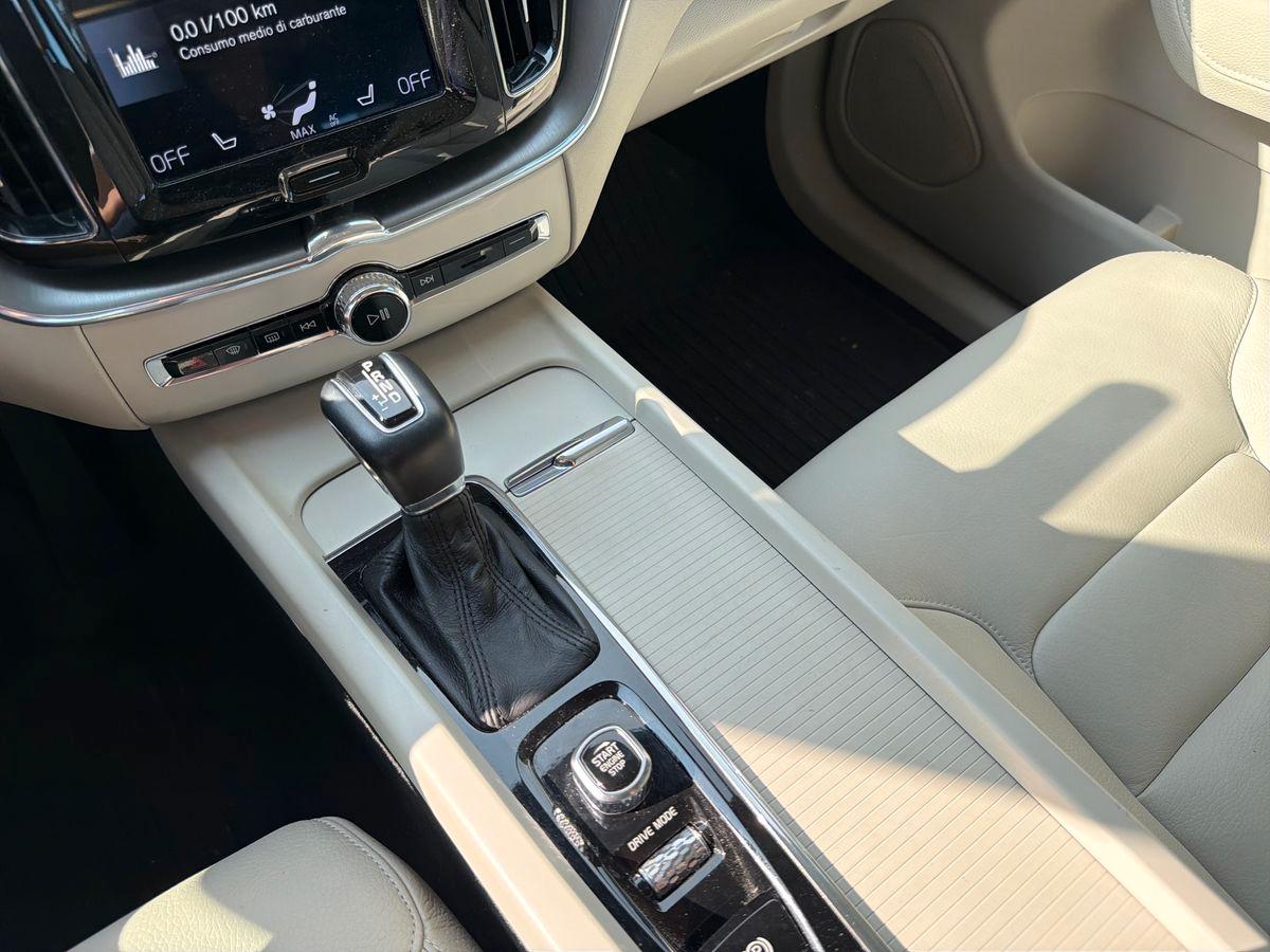 VOLVO XC60 2.0 d4 Inscription awd geartronic my18