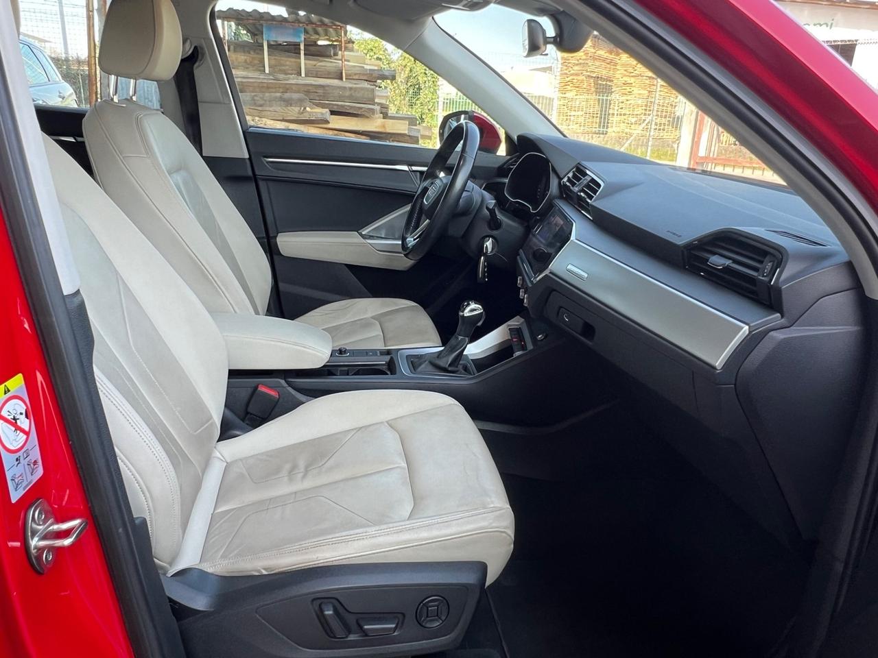 Audi Q3 40 TFSI quattro S tronic Business