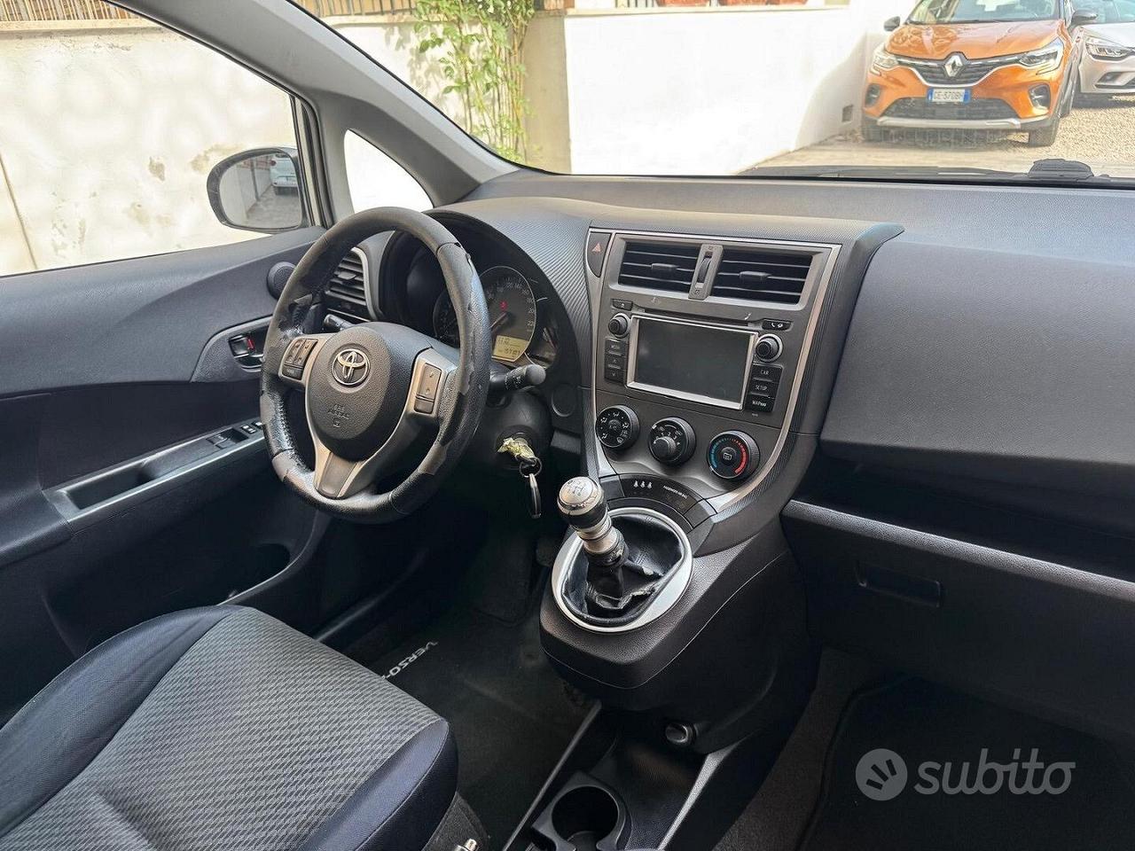 Toyota Verso- S 1.3 lounge Ok Neop