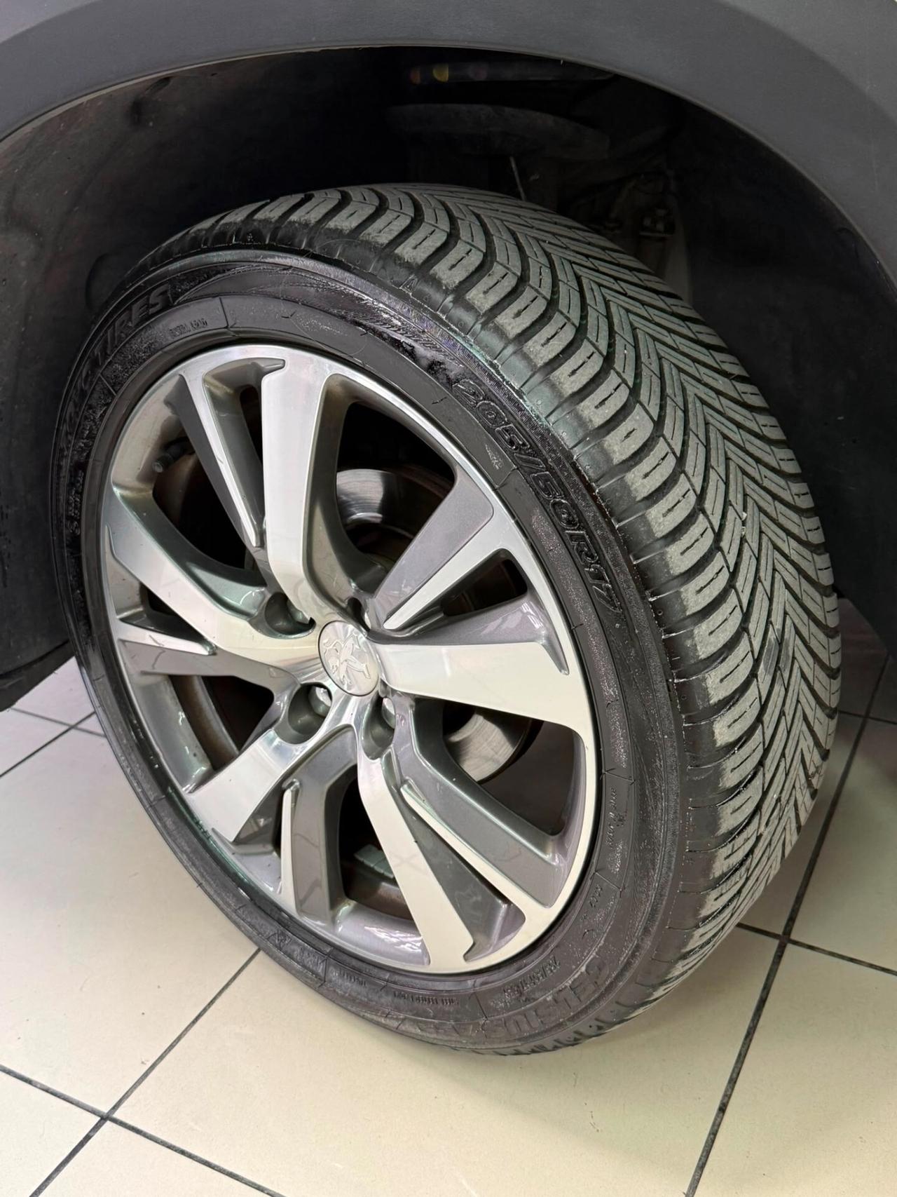 Peugeot 2008 BlueHDi 100 S&S Allure
