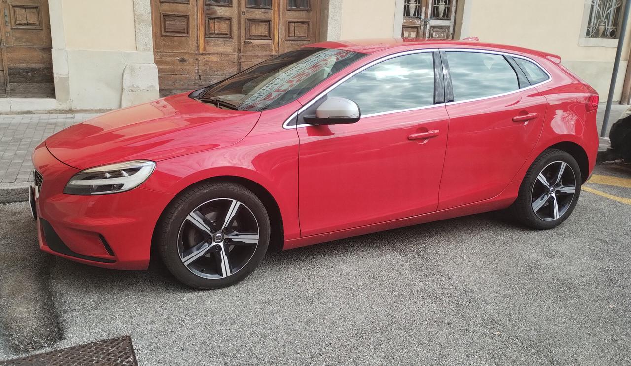 Volvo V40 D2 R-design