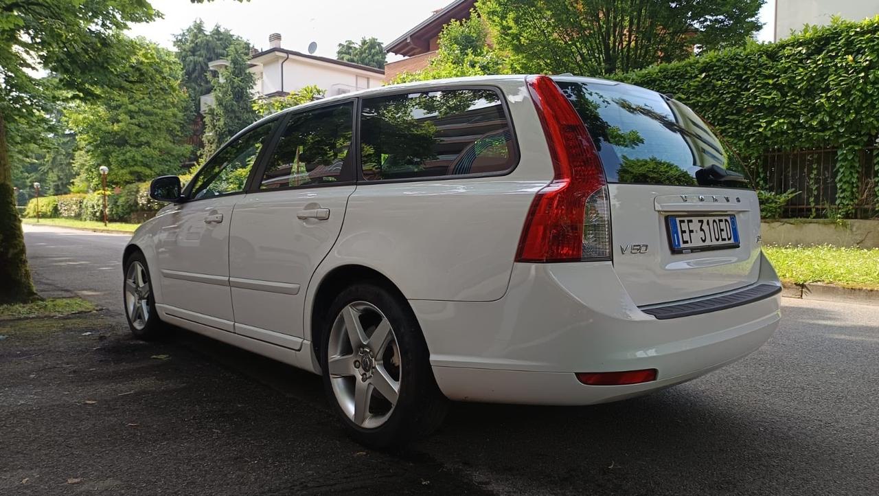 Volvo V50 D3 R-design