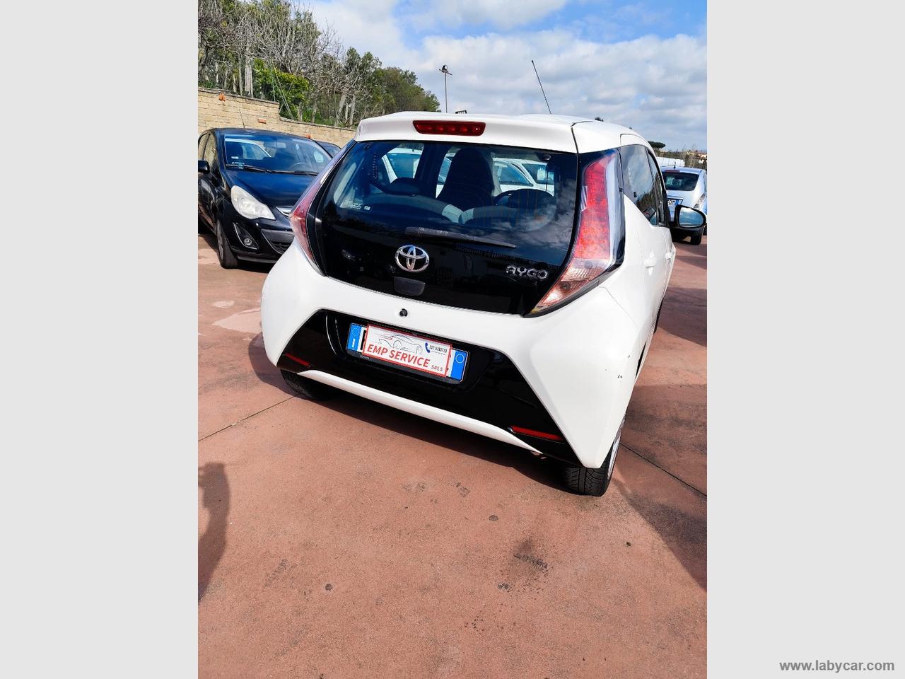 TOYOTA Aygo 1.0 VVT-i 69 CV 5p. x-play NEOPATENTATI