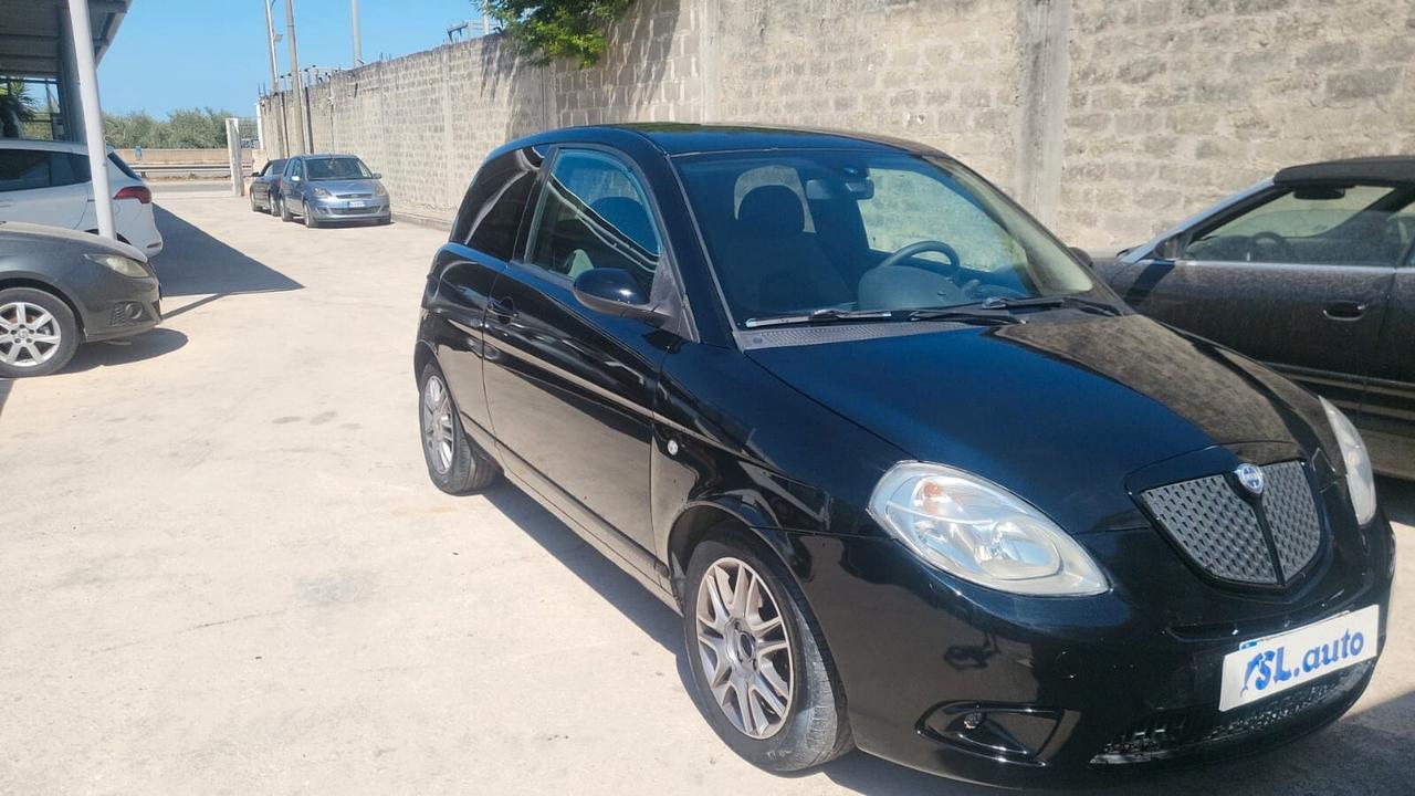 Lancia Ypsilon 1.3 MJT 75 CV Oro