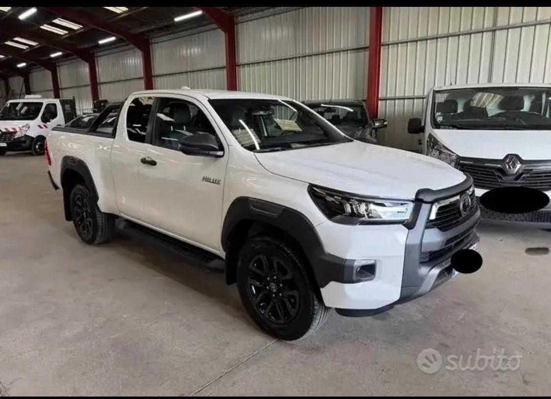 Toyota Hilux 2.8 D-4D A/T 4WD 4 porte Double Cab GR SPORT