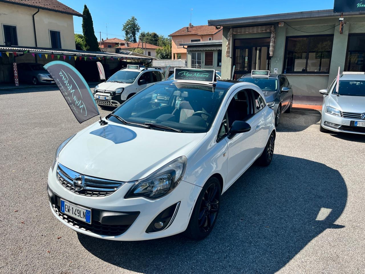 Opel Corsa 1.2 3 porte b-color