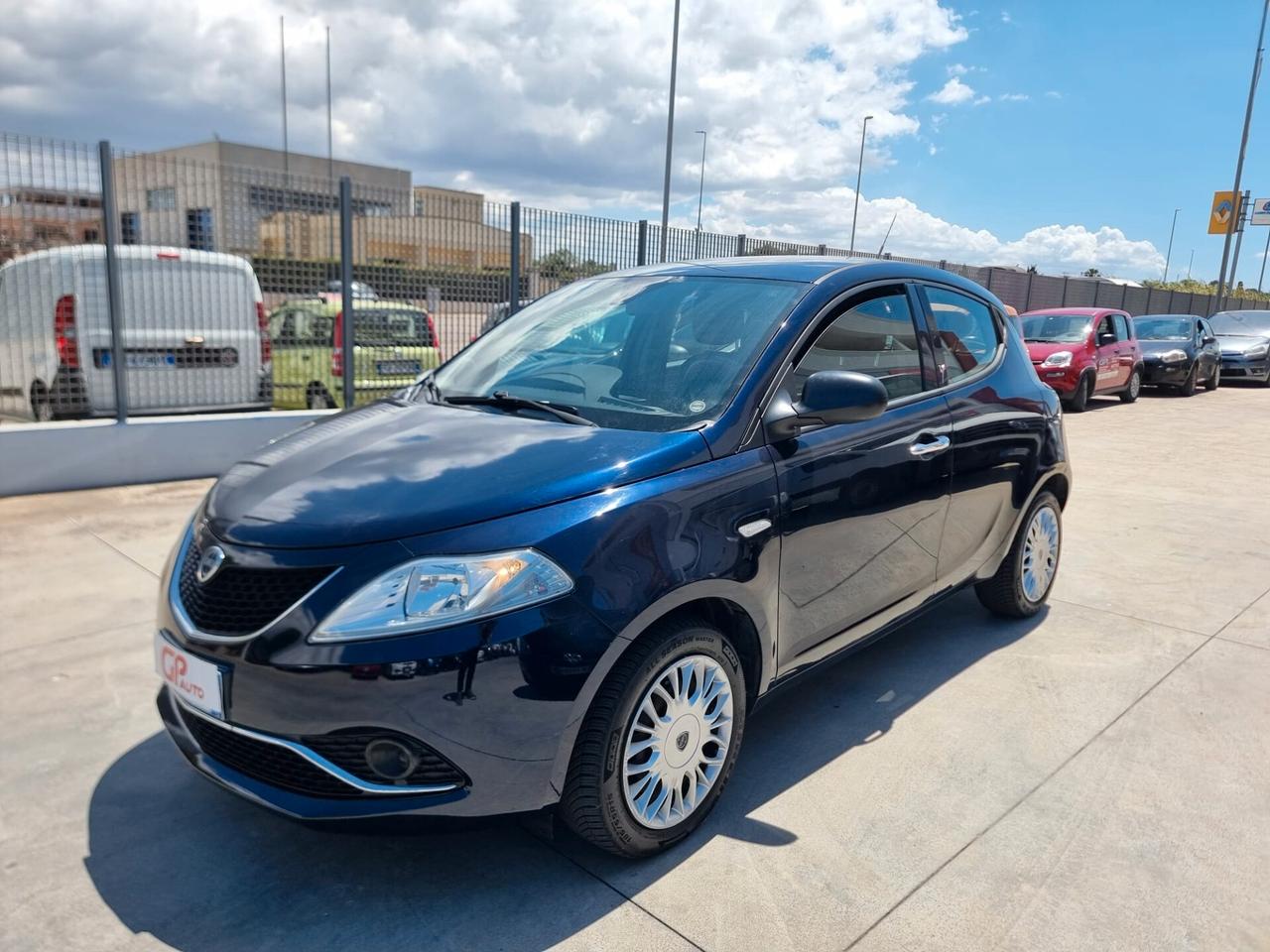 Lancia Ypsilon 1.2 69 CV 5 porte Silver KM 64000