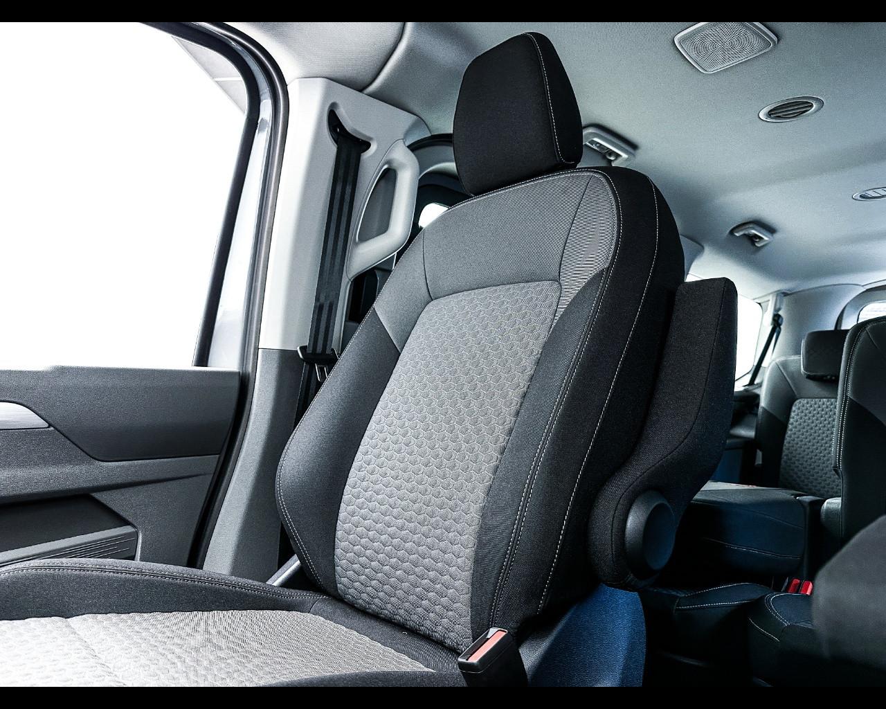 VOLKSWAGEN Caravelle 7ª '25-> - Caravelle 2.0 TDI 150CV PC Life