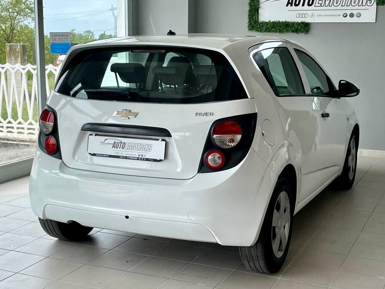Chevrolet Aveo 1.2 - Clima & Cruise Control