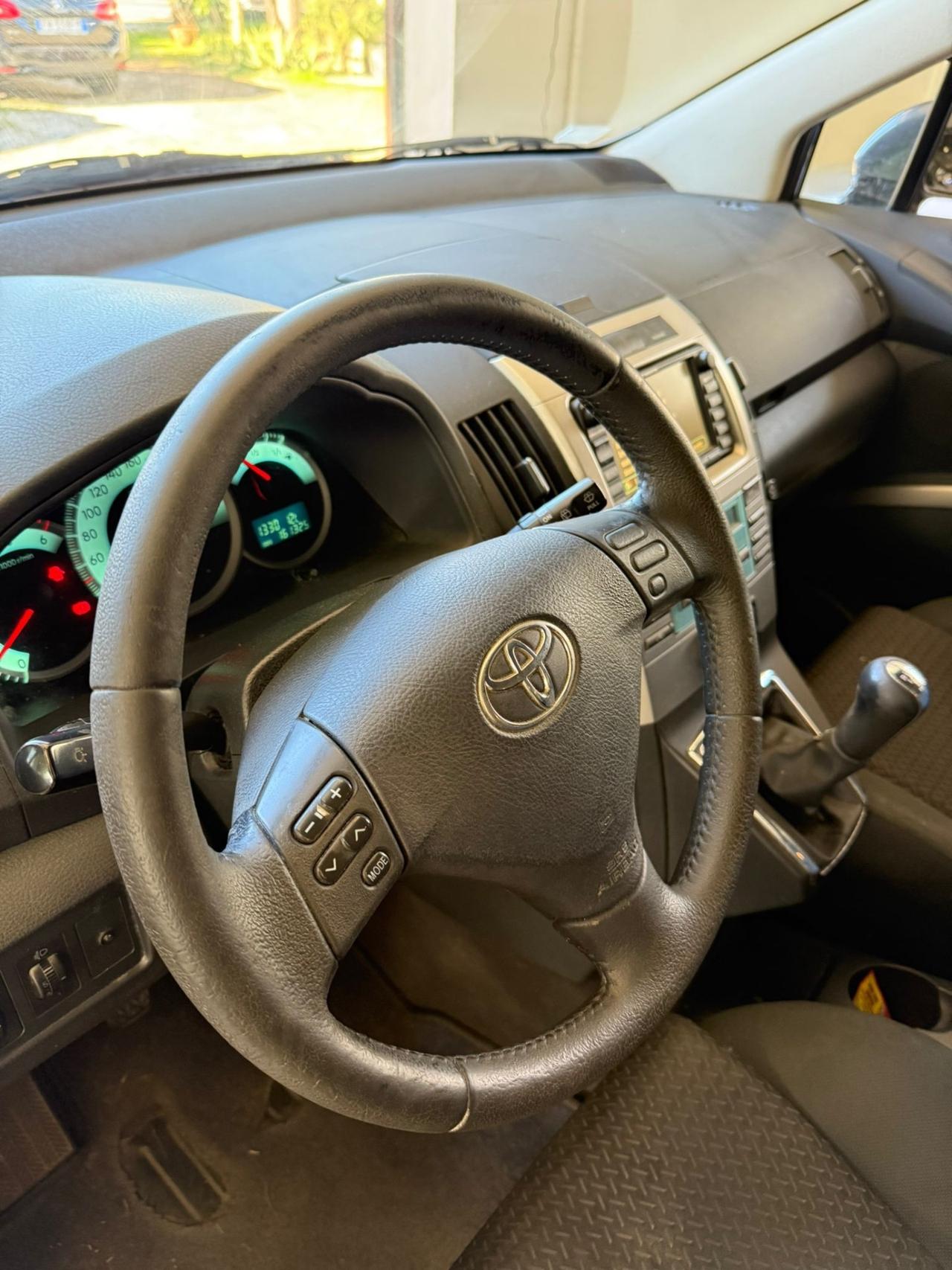 Toyota Corolla Verso 2.2 16V D-4D DPF Sol